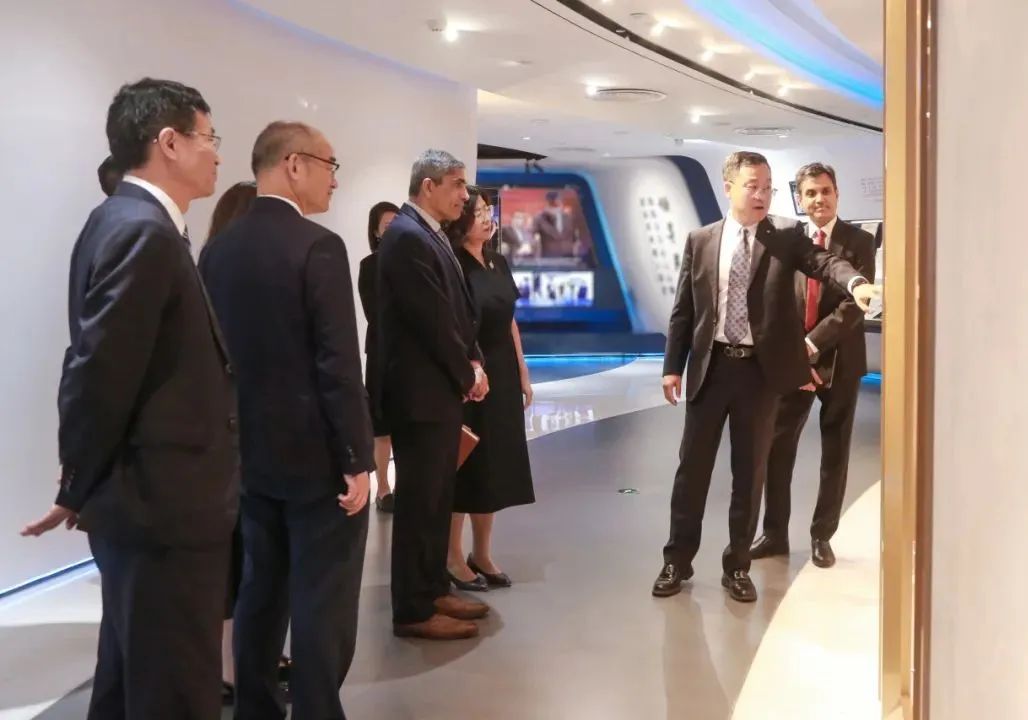 		周育先会见霍尼韦尔全球董事长兼首席执行官柯伟茂一行_尊龙凯时要闻_尊龙凯时集团有限公司	