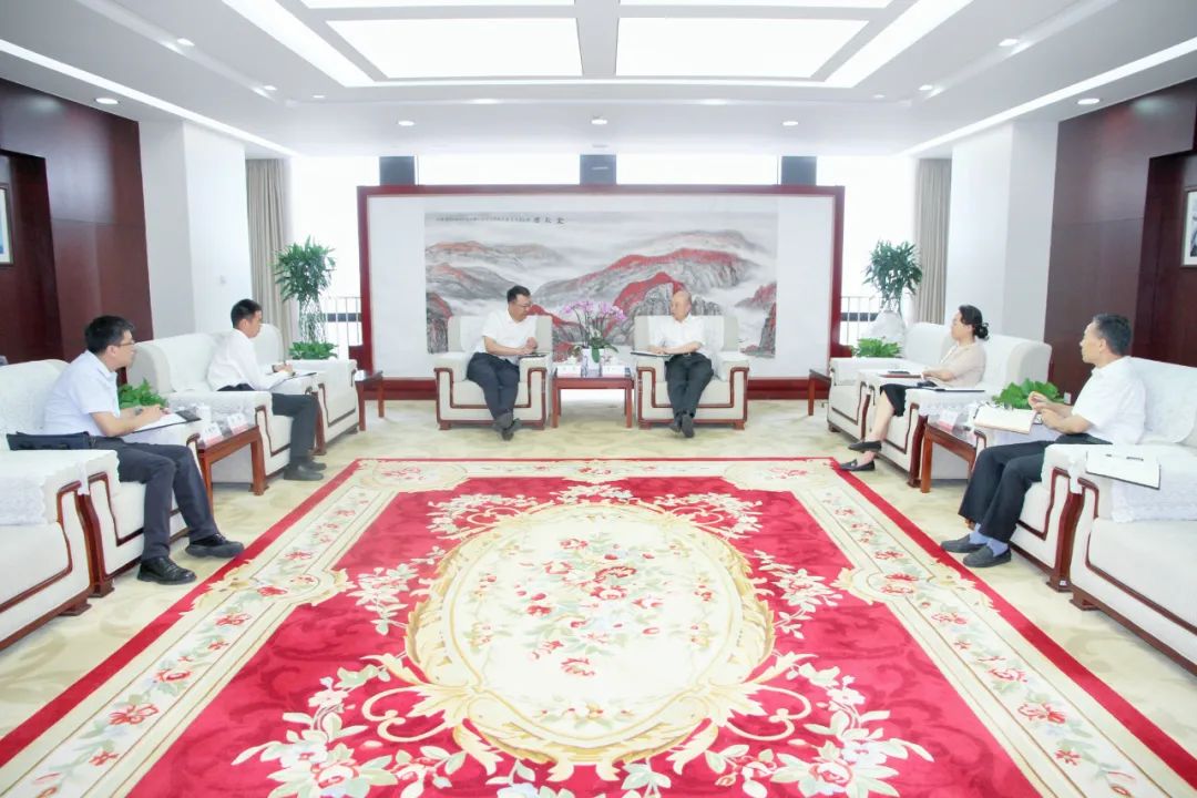  常张利会见泾源县委书记王荣一行 _事情动态_尊龙凯时集团有限公司