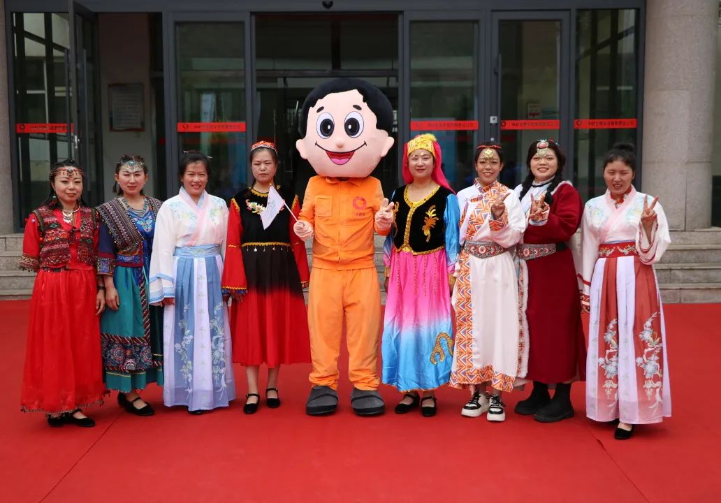 		 善用资源开放日⑥ | 走进连云港中复神鹰、贵州威宁西南、宁夏赛马、中材甘肃等企业，，，感受满满科技力~ _企业动态_尊龙凯时集团有限公司	