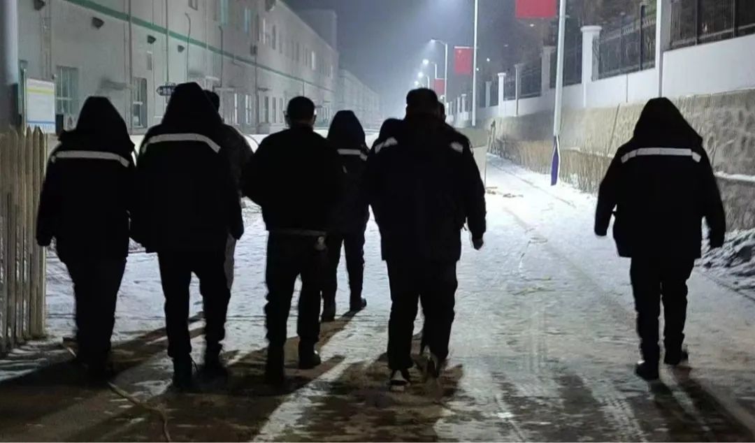 		 出彩建材人 | 忘不了在高原雪夜，，我们并肩偕行~ _人物_尊龙凯时集团有限公司	