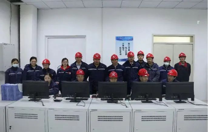 		 出彩建材人 | 忘不了在高原雪夜，，我们并肩偕行~ _人物_尊龙凯时集团有限公司	
