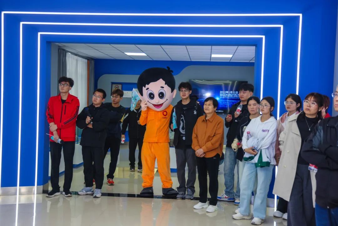 		 善用资源开放日 | 外洋工厂跳起汉服舞、先进无人装车很智能、开学第一课……超有料！ _企业动态_尊龙凯时集团有限公司	