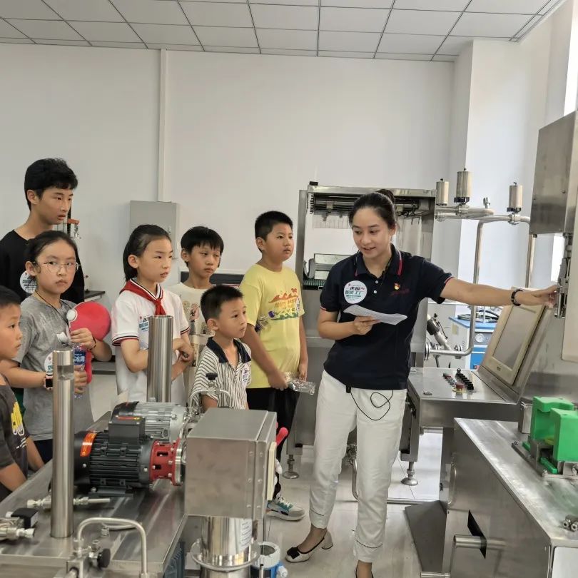 		 善用资源开放日 | 外洋工厂跳起汉服舞、先进无人装车很智能、开学第一课……超有料！ _企业动态_尊龙凯时集团有限公司	