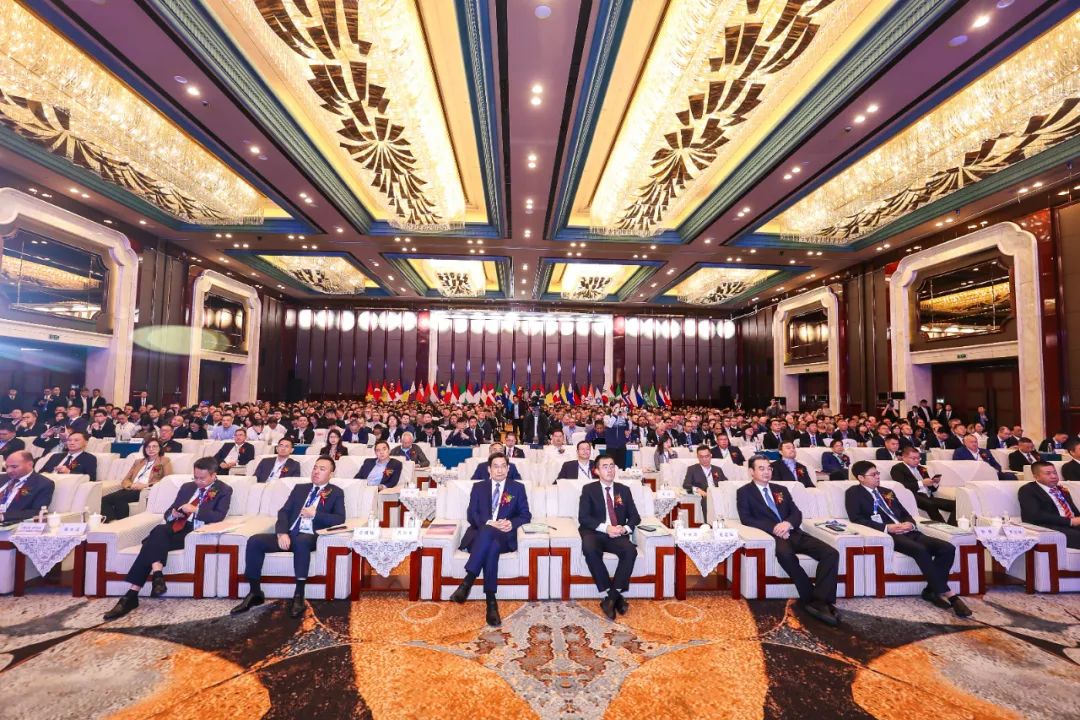 		 ?周育先出席中国巨石第三十届国际玻纤年会 _尊龙凯时要闻_尊龙凯时集团有限公司	