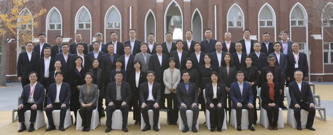 		 周育先为集团国际化专题培训班授课并出席结业仪式 _尊龙凯时要闻_尊龙凯时集团有限公司	