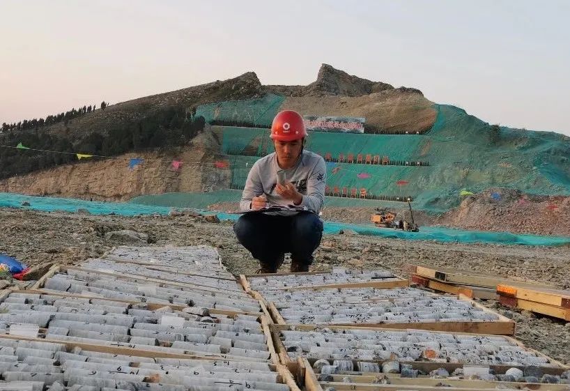 		 中央企业劳动模范 | 不负热爱扎根地勘一线 ——地勘中心山东总队主任工程师高继辉 _人物_尊龙凯时集团有限公司	