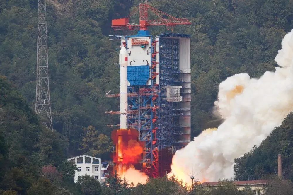 		 重大突破！天下首片8.6代OLED玻璃基板乐成下线、新质料助力高精度通讯 _企业动态_尊龙凯时集团有限公司	