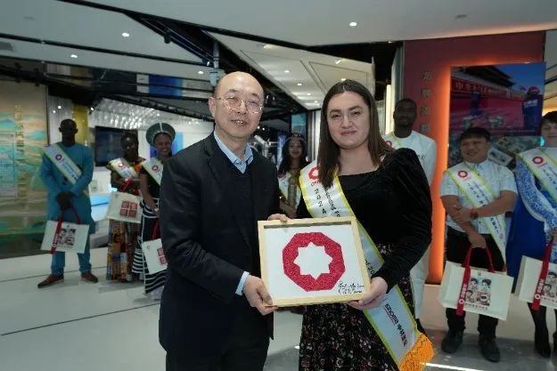 		 常张利亲热会见中材建设2024年优异外籍员工 _尊龙凯时要闻_尊龙凯时集团有限公司	