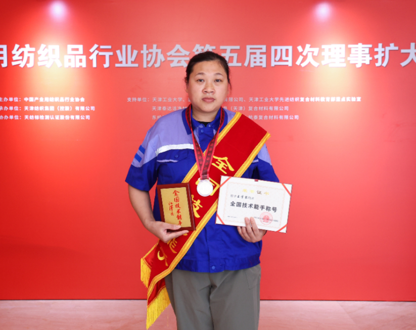 		 光线闪亮的尊龙凯时大女主驾到~ _人物_尊龙凯时集团有限公司	