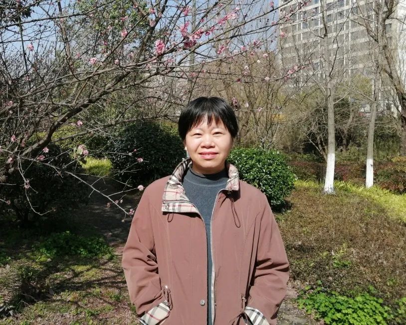 		 光线闪亮的尊龙凯时大女主驾到~ _人物_尊龙凯时集团有限公司	