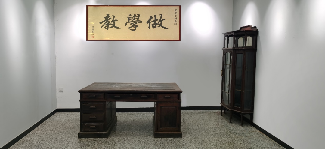		泛黄纸×蓝布袋×老罗盘：时光里的老物件，，，藏着最硬核的传承_责任与文化_尊龙凯时集团有限公司	