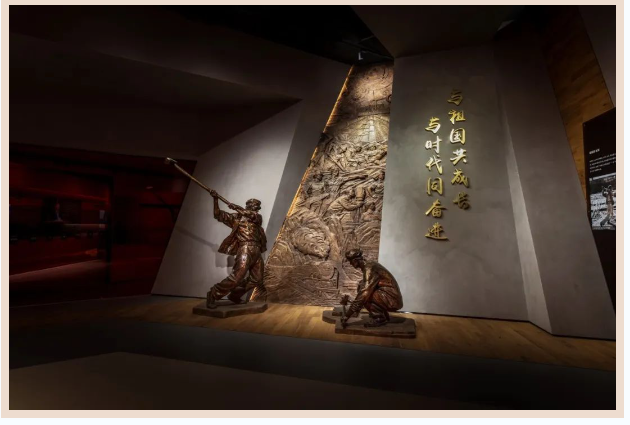 		泛黄纸×蓝布袋×老罗盘：时光里的老物件，，，藏着最硬核的传承_责任与文化_尊龙凯时集团有限公司	