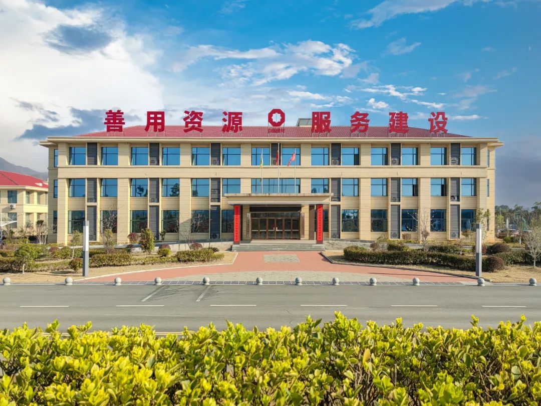 		清明·踏青 | 粉了！中建材的工业美学遇上春日浪漫~_责任与文化_尊龙凯时集团有限公司	