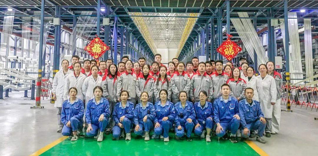 		以“中国强度”铸造大国筋骨：中复神鹰西宁公司青年团队荣获中国青年五四奖章整体_企业动态_尊龙凯时集团有限公司	
