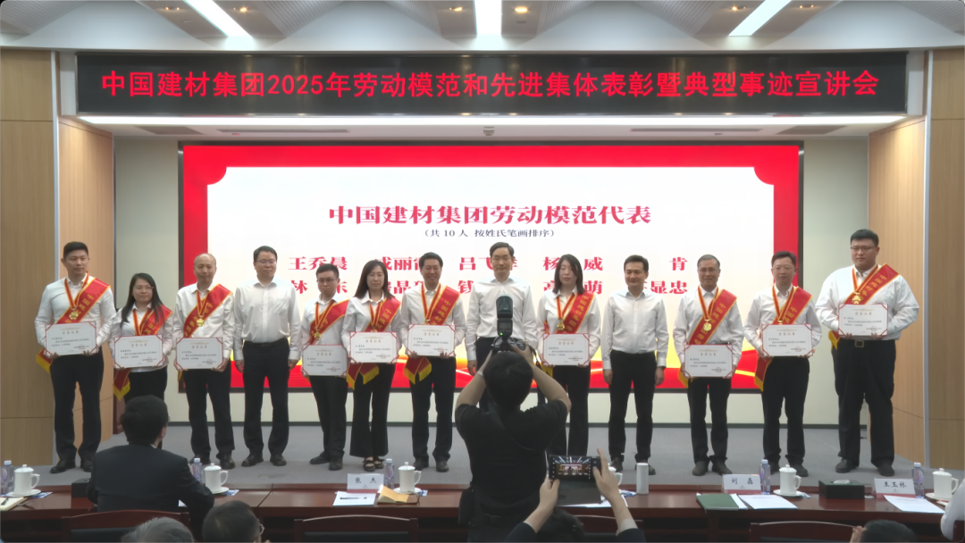 		致敬劳模 | 扎根一线18年，，王乔晨破局数字化转型之路_人物_尊龙凯时集团有限公司	